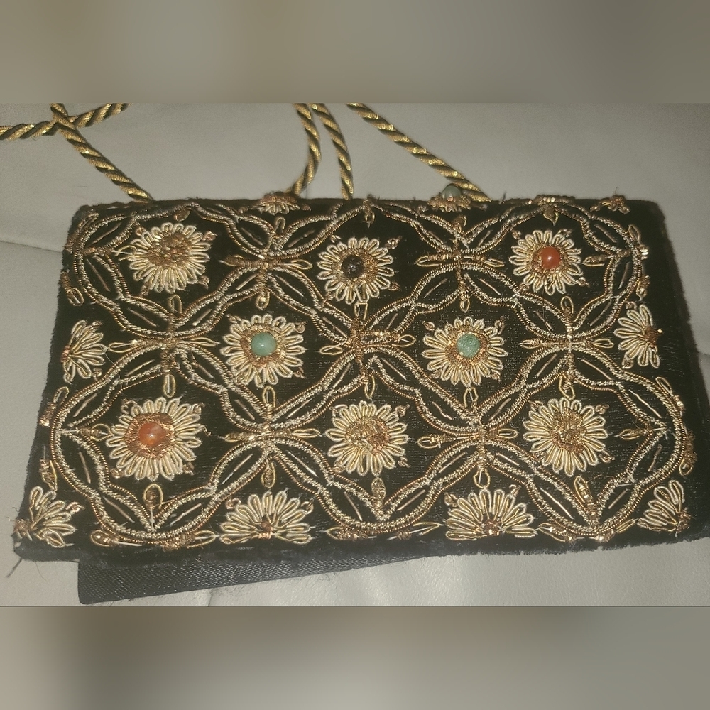Vintage unique handbag. Rare. EUC. BEADED EMBROIDERY GORGEOUS MUST SEE Estate